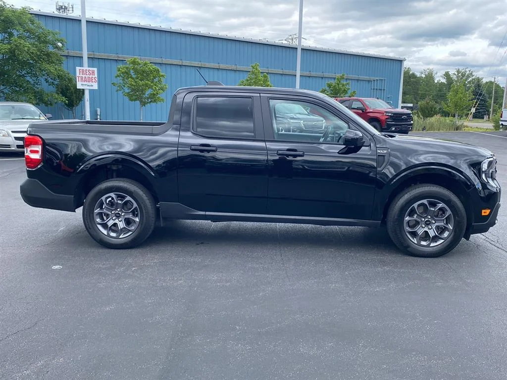 Used 2025 Shadow Black Ford XLT image 11