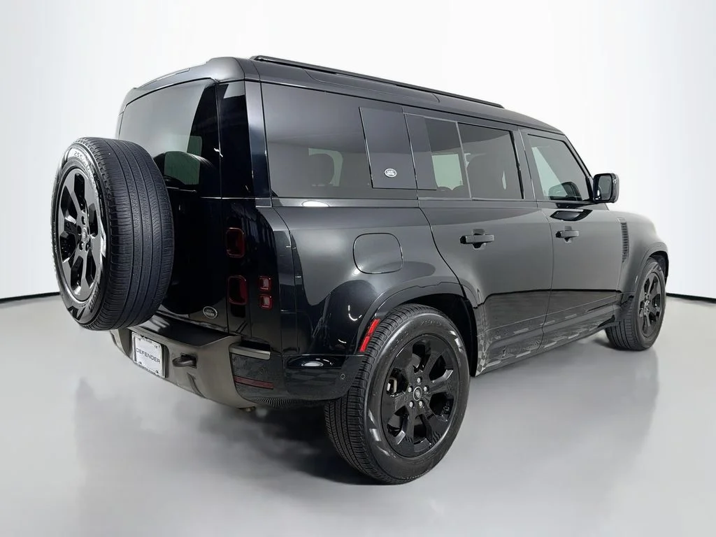 Used 2023 Black Land Rover X-Dynamic SE image 5