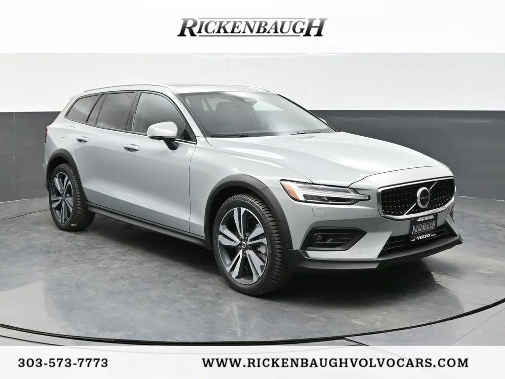 2025 Volvo V60 Cross Country B5 Plus AWD's photo