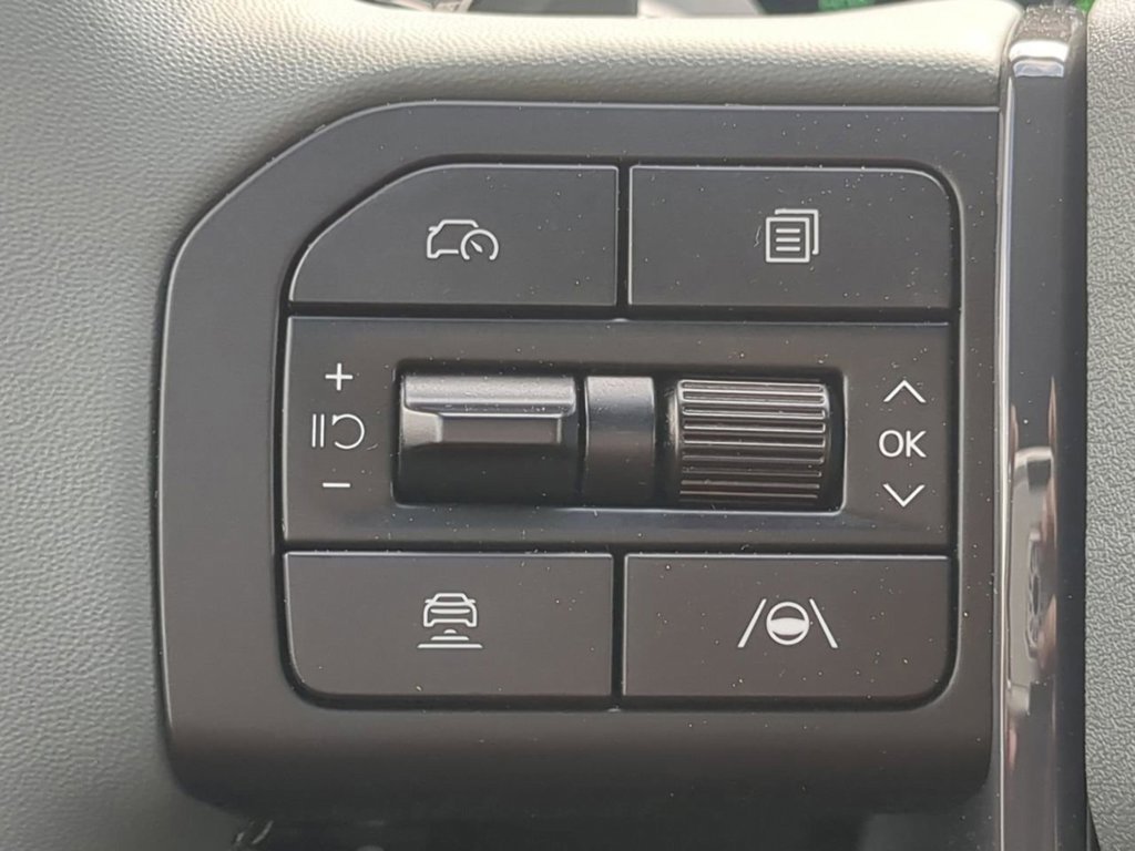 New 2027 Glacial White Pearl Kia X-LINE SX image 30