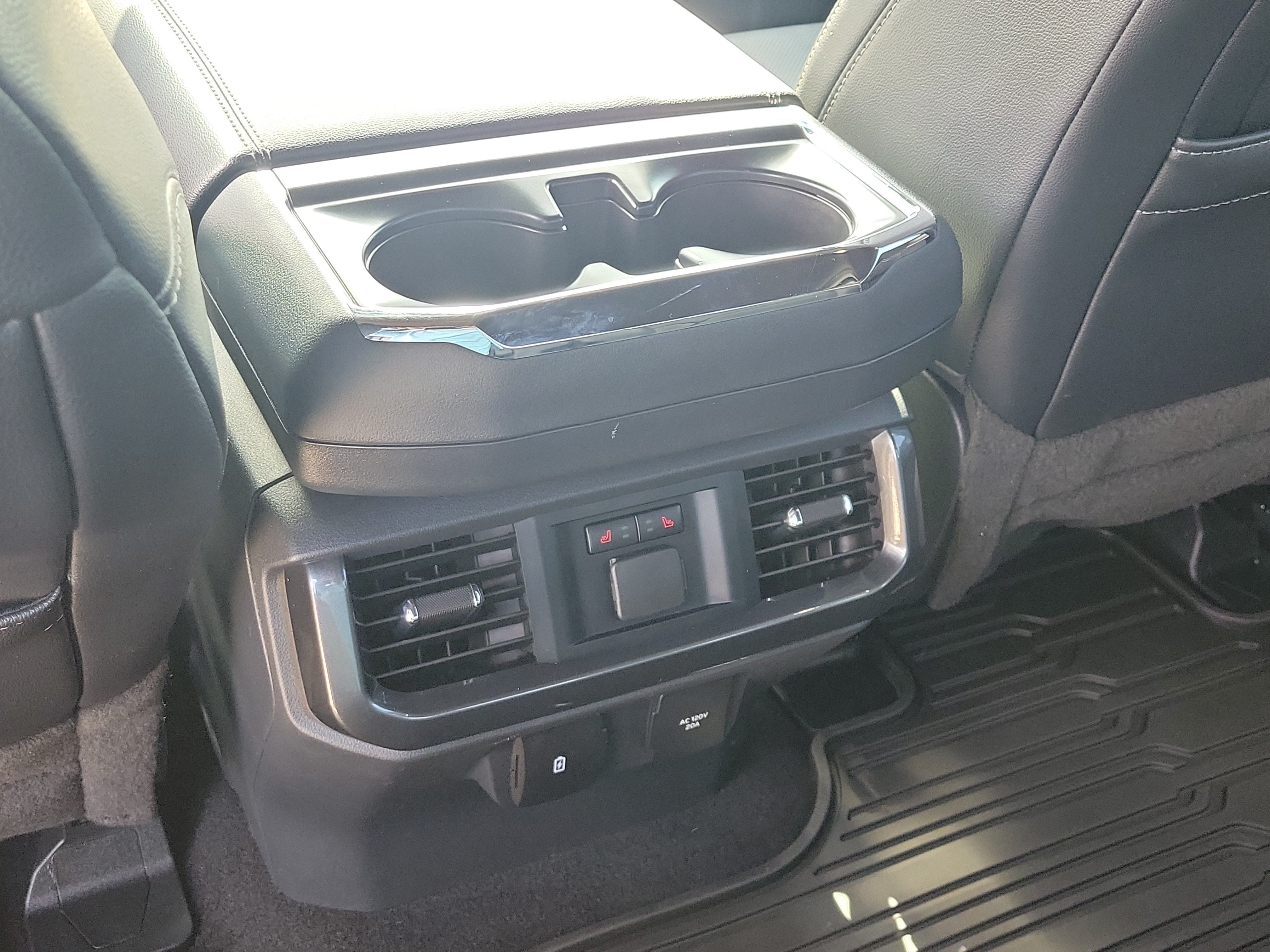 Used 2023 White Metallic Ford LARIAT image 15