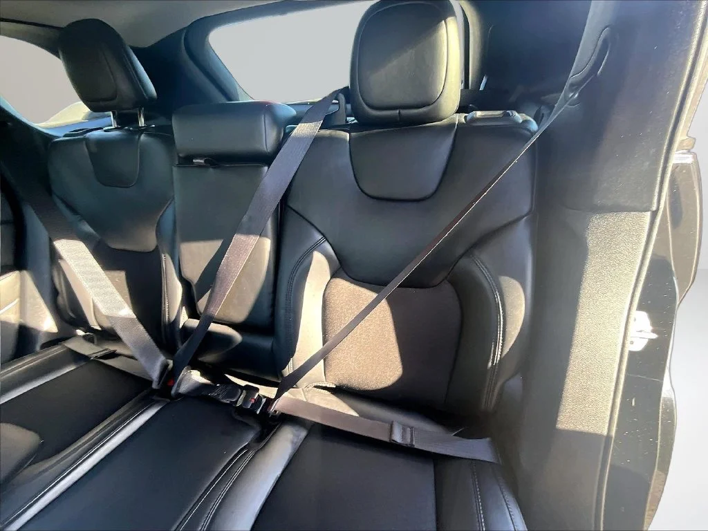 Used 2020 Black Jeep Latitude Plus image 27