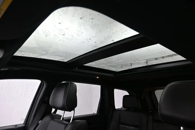 Used 2019 Ivory 3-coat Jeep Overland image 19