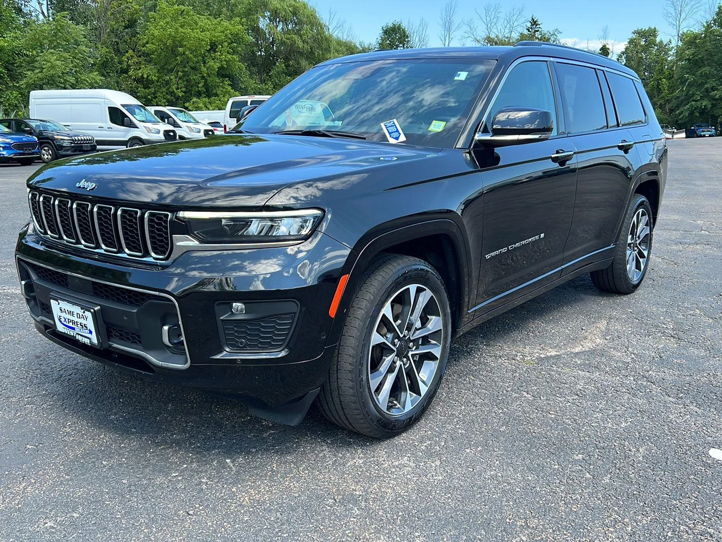 Used 2021 Diamond Black Crystal Pearlcoat Jeep Overland image 3