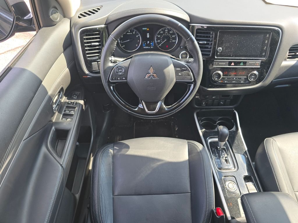 Used 2019 Labrador Black Metallic Mitsubishi  image 22