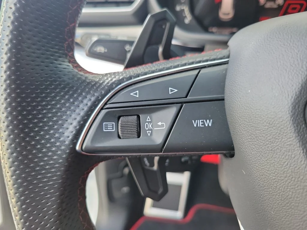 Used 2022 White Lamborghini Base image 25