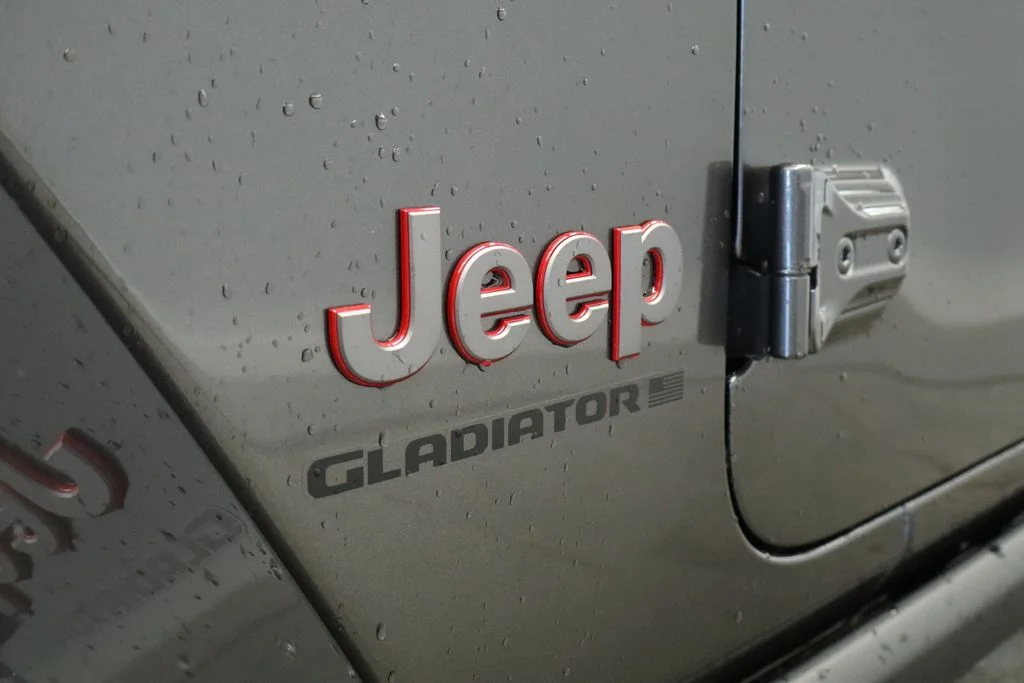 New 2026 Granite Crystal Metallic Clear-Coat Exterior Paint Jeep Rubicon X image 14