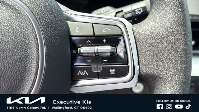 New 2026 Snow White Pearl Kia LX image 13