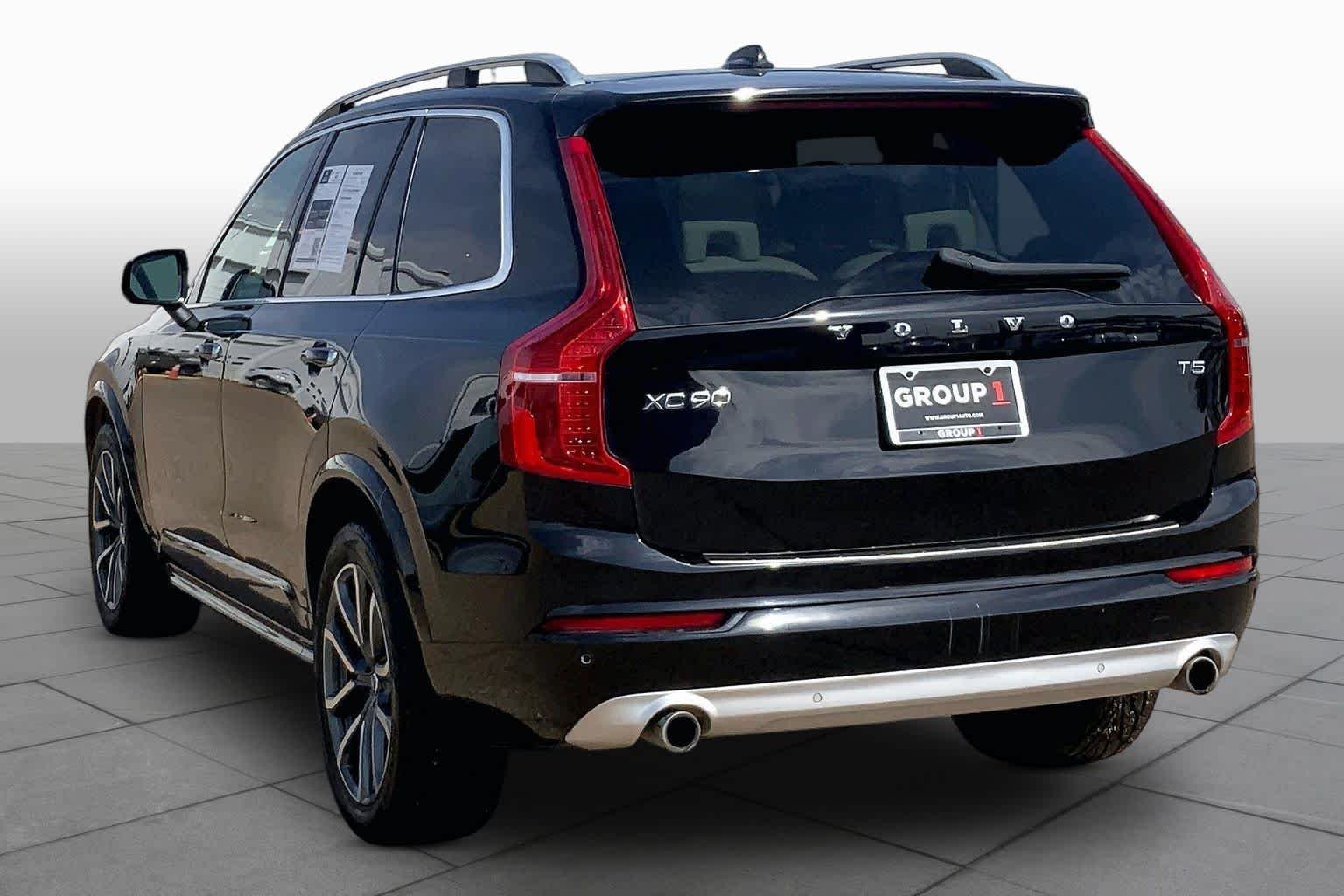 Used 2019 Onyx Black Metallic Volvo Momentum image 12