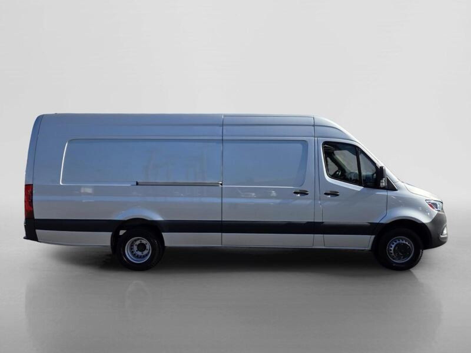 Used 2024 Iridium Silver Mercedes-Benz M4CAEH image 6