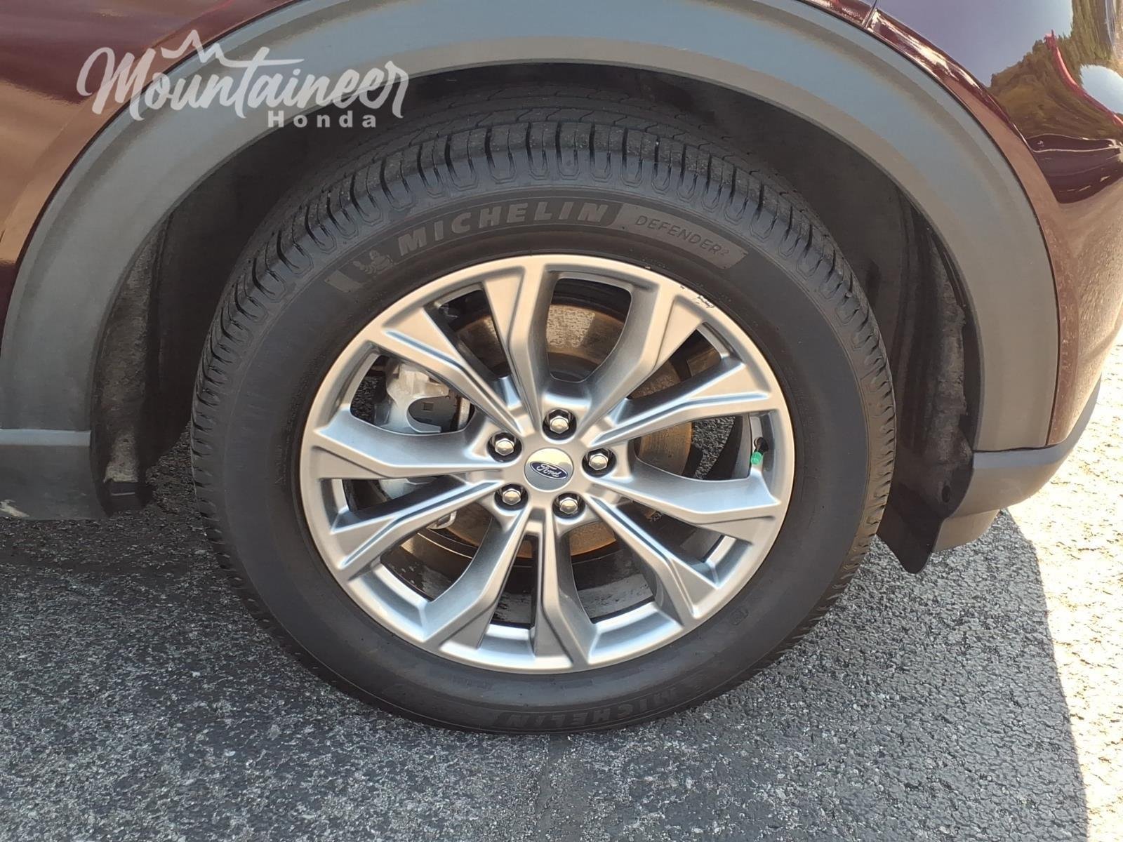 Used 2022 Burgundy Velvet Metallic Tinted Clearcoat Ford Limited image 9