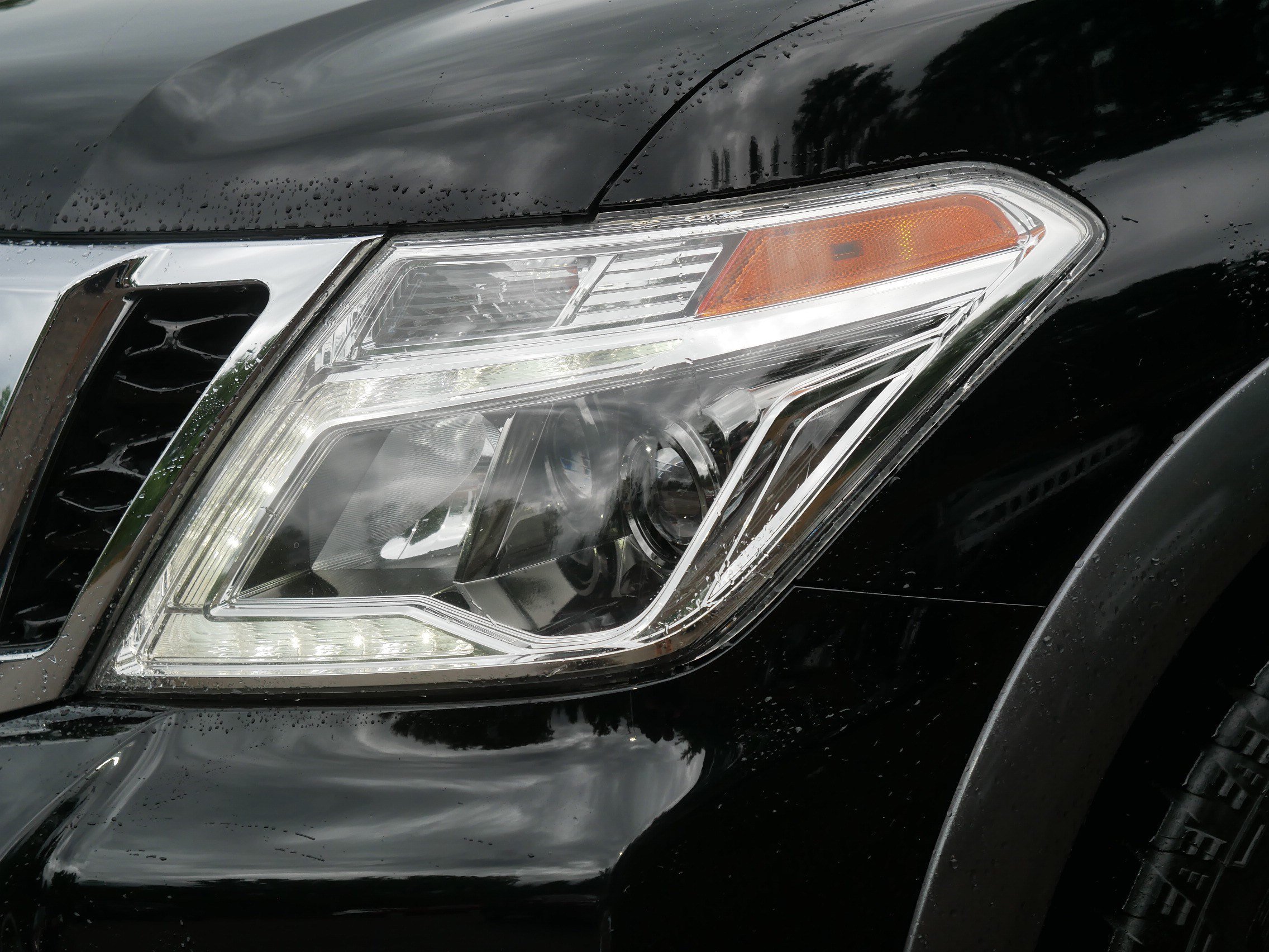 Used 2019 Super Black Nissan SL image 16
