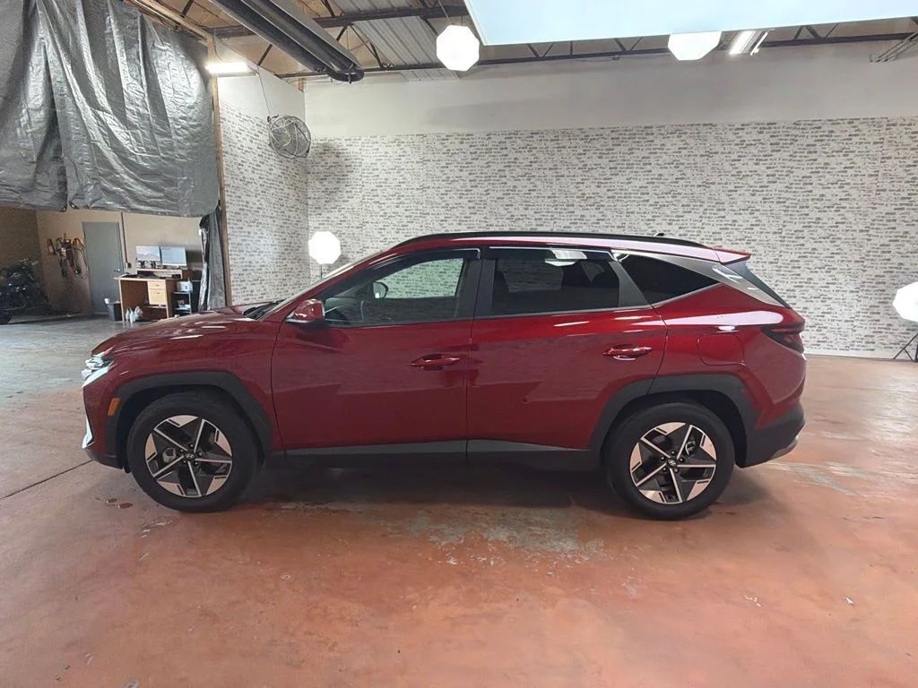 Used 2025 Ultimate Red Hyundai SEL image 4