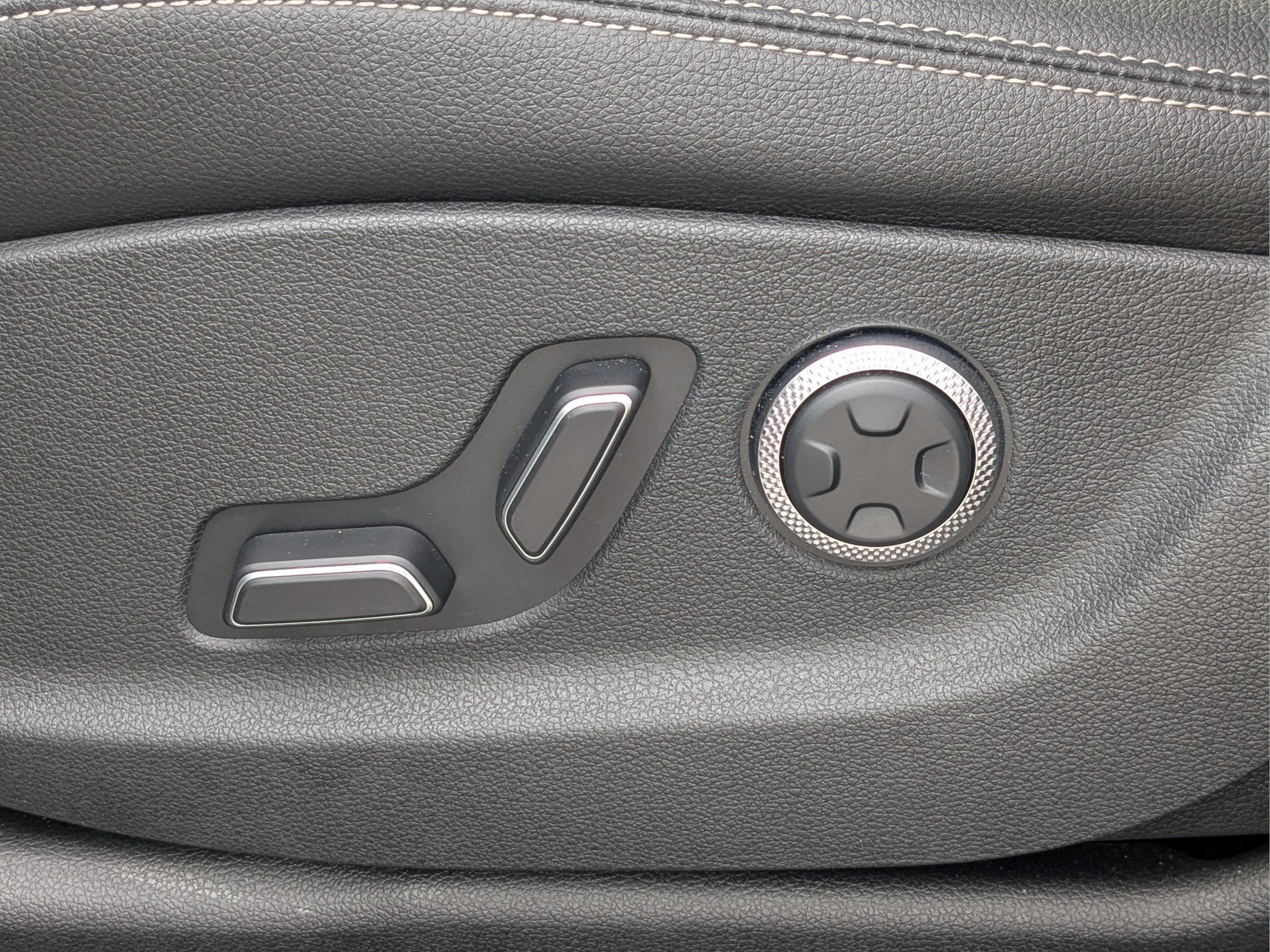 2026 GENESIS GV70 Standard - Photo 19