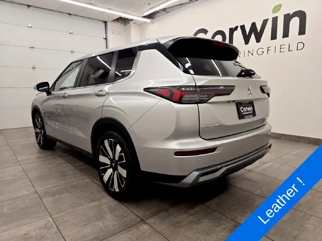 Used 2025 Alloy Silver Metallic Mitsubishi SE image 3