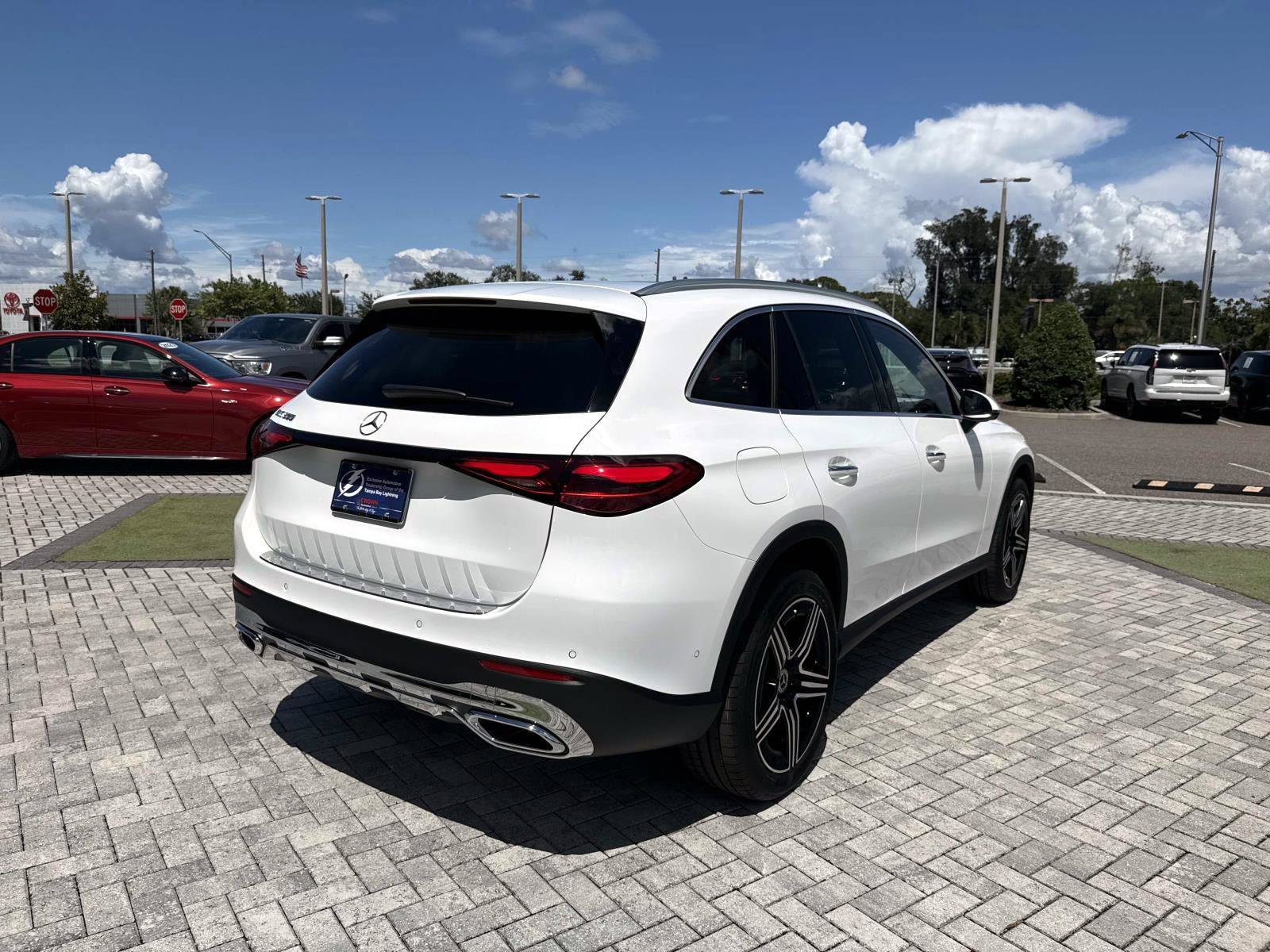 New 2027 Polar White Mercedes-Benz 300 SUV image 5