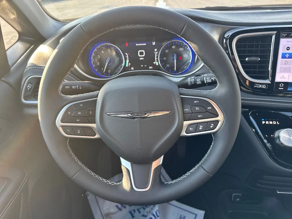 2026 Chrysler Pacifica Select - Photo 14
