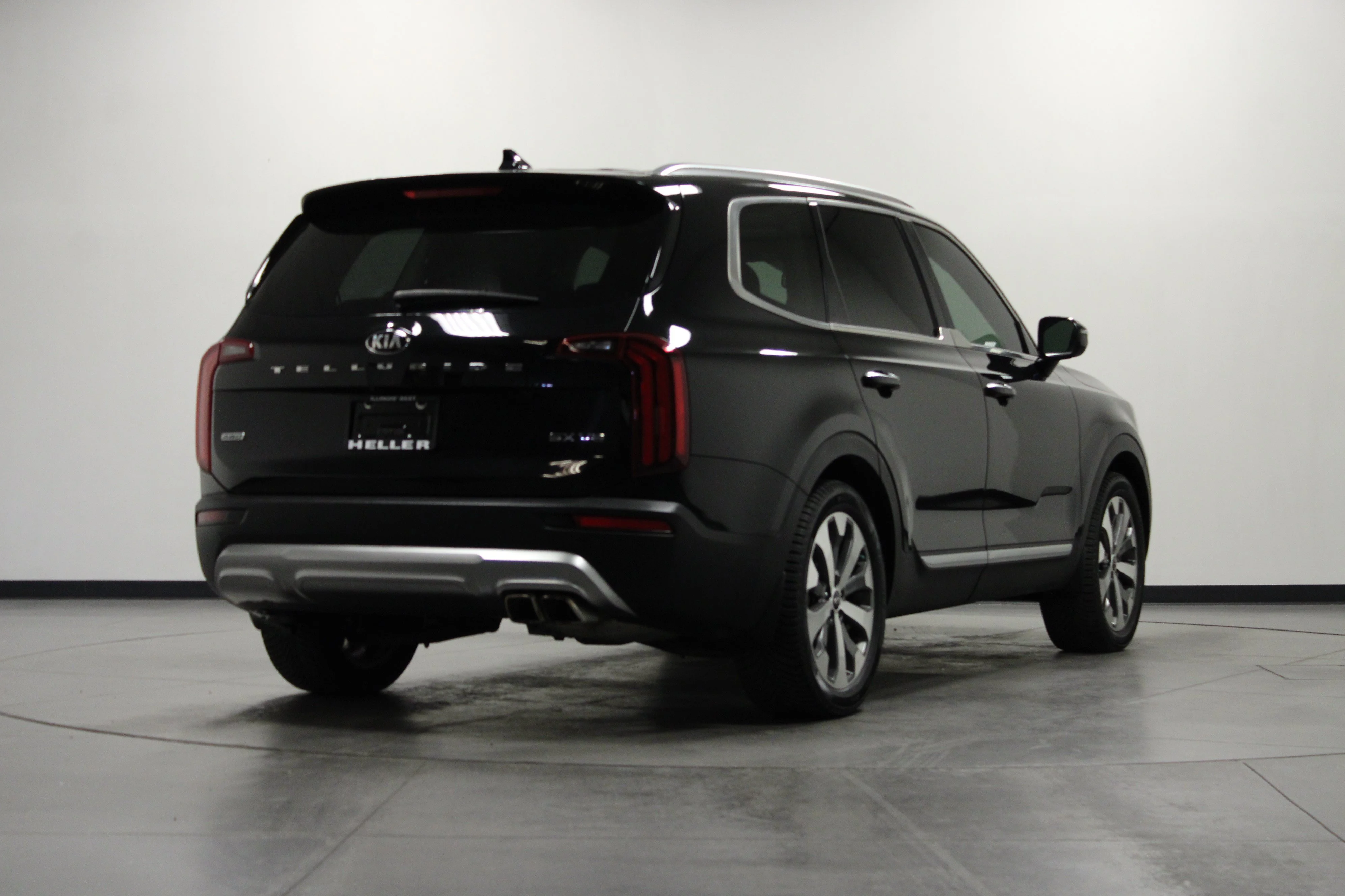 Used 2020 Ebony Black Kia SX image 4