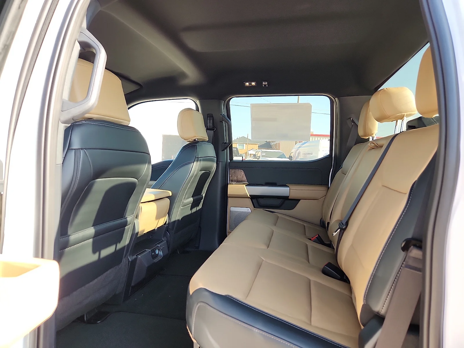 New 2026 Oxford White Ford Lariat image 18
