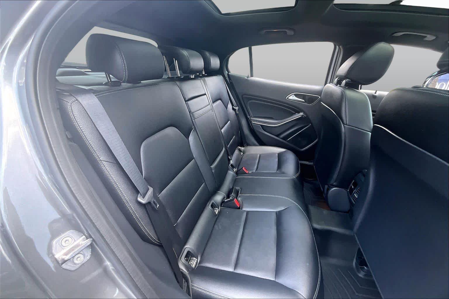 Used 2019 Mountain Grey Metallic Mercedes-Benz GLA 250 image 21