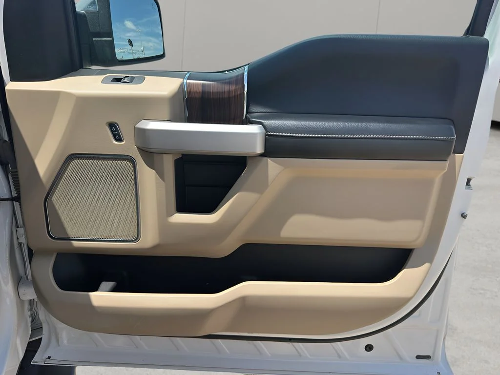 Used 2016 White Platinum Metallic Tri-Coat Ford Lariat image 18