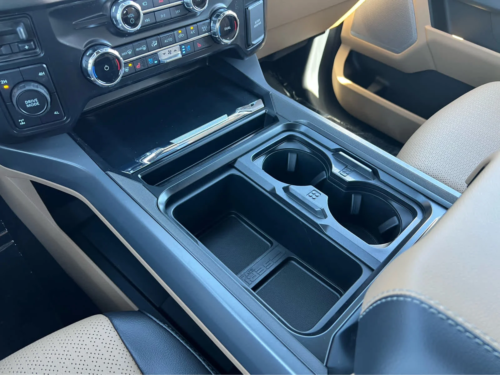 New 2026 Agate Black Metallic Ford F-350® Lariat® image 40