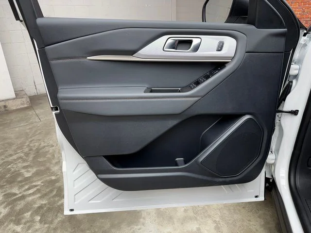 New 2026 Star White Metallic Tri-Coat Ford Active image 10