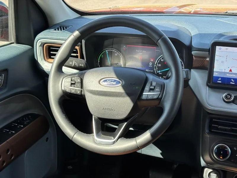 Used 2024 Hot Pepper Red Metallic Tinted Clearcoat Ford Lariat® image 12