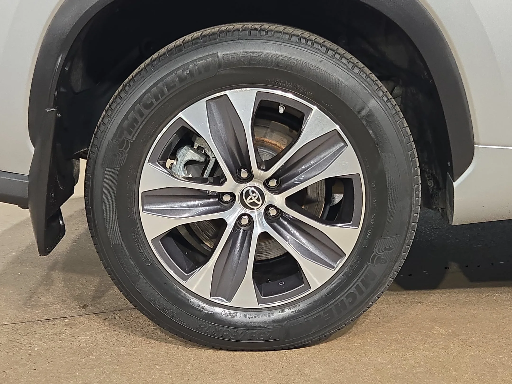 Used 2022 Celestial Silver Metallic Toyota XLE image 17