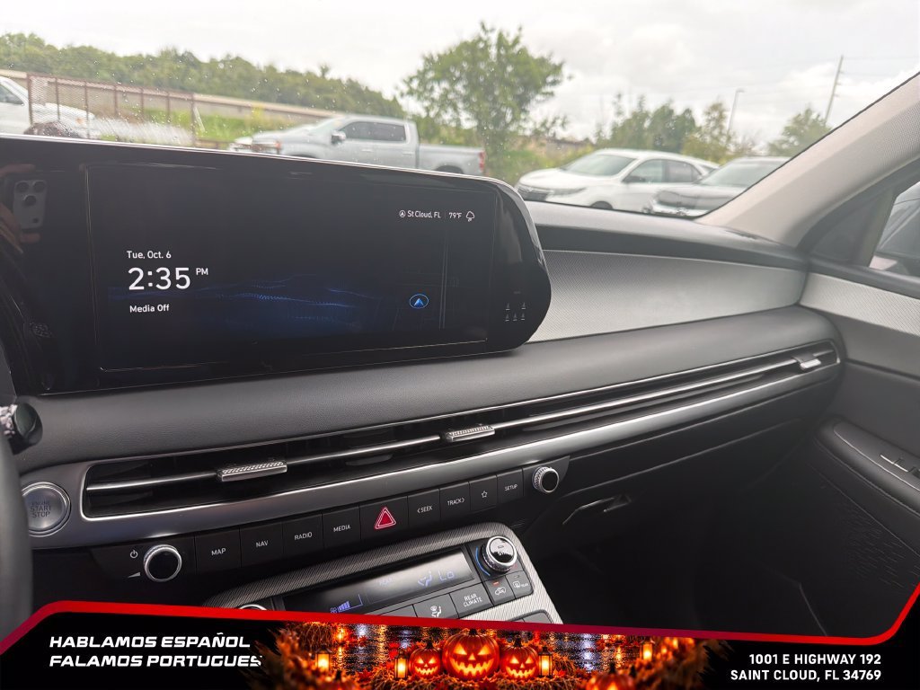 Used 2025 Gray Hyundai SEL Premium image 21