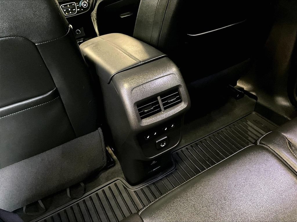 Used 2023 IRIDESCENT PEARL TRICOAT Chevrolet Premier image 29