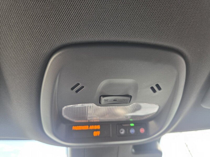 Used 2025 White Chevrolet 2RS image 18