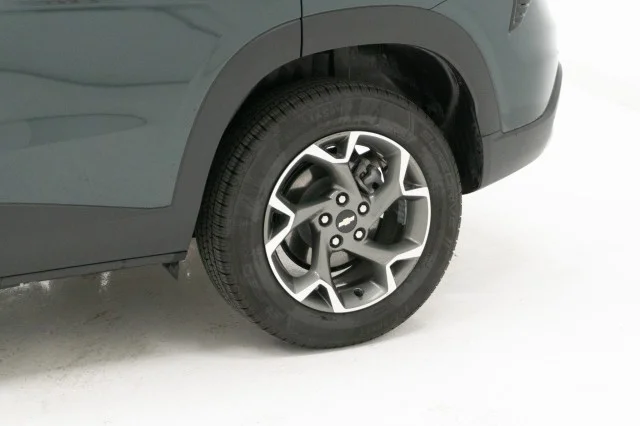 Used 2025 Cypress Gray Chevrolet LT image 14