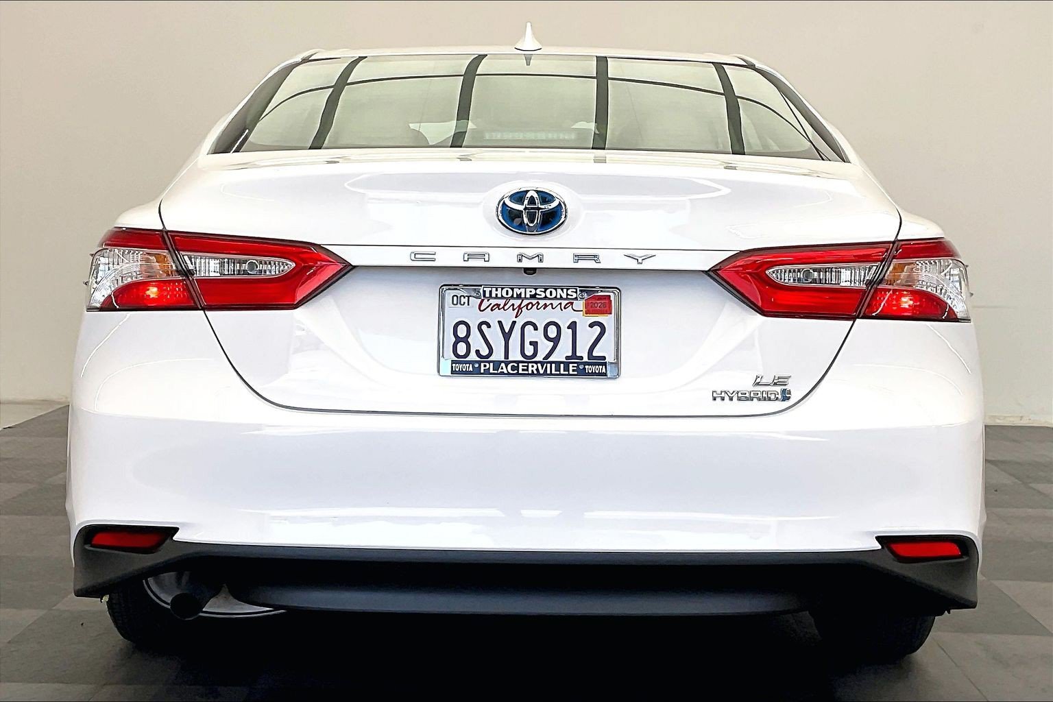 Used 2020 Super White Toyota LE image 3