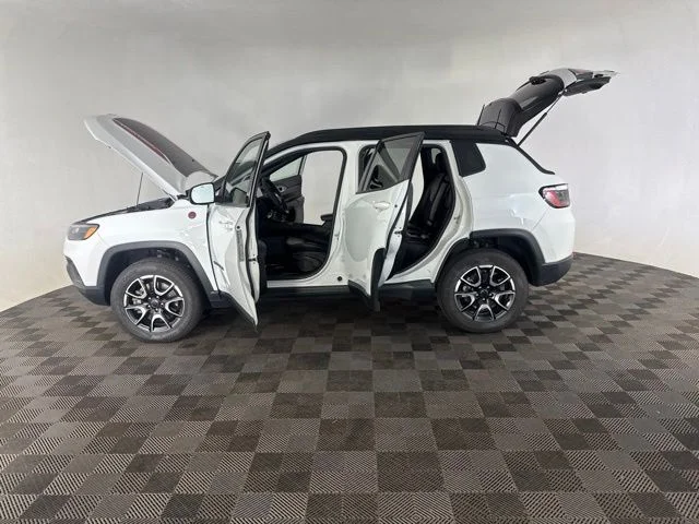 Used 2025 White Jeep Trailhawk image 9