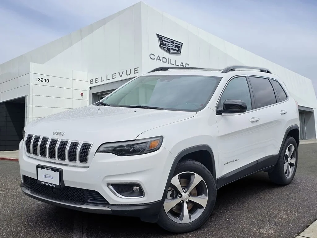 Used 2022  Jeep Limited image 1