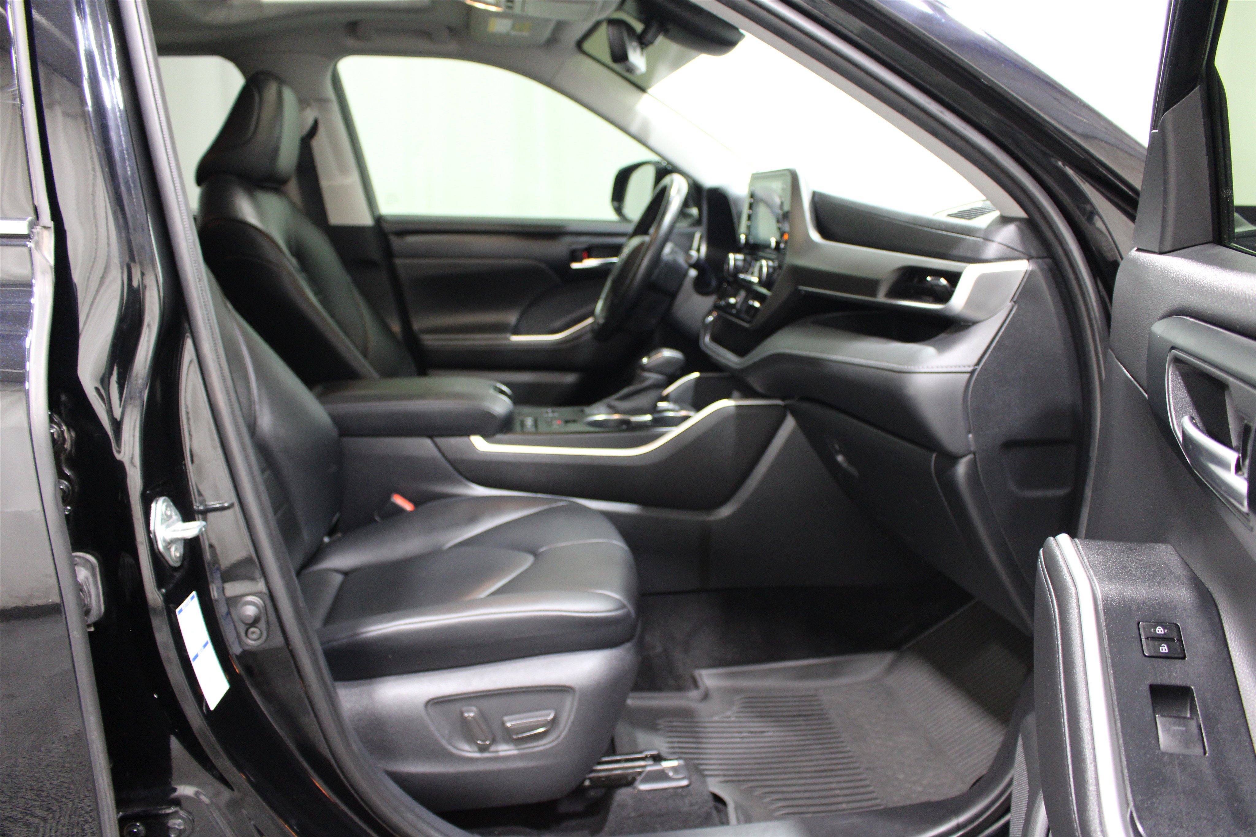 2020 Toyota Highlander XLE - Photo 25