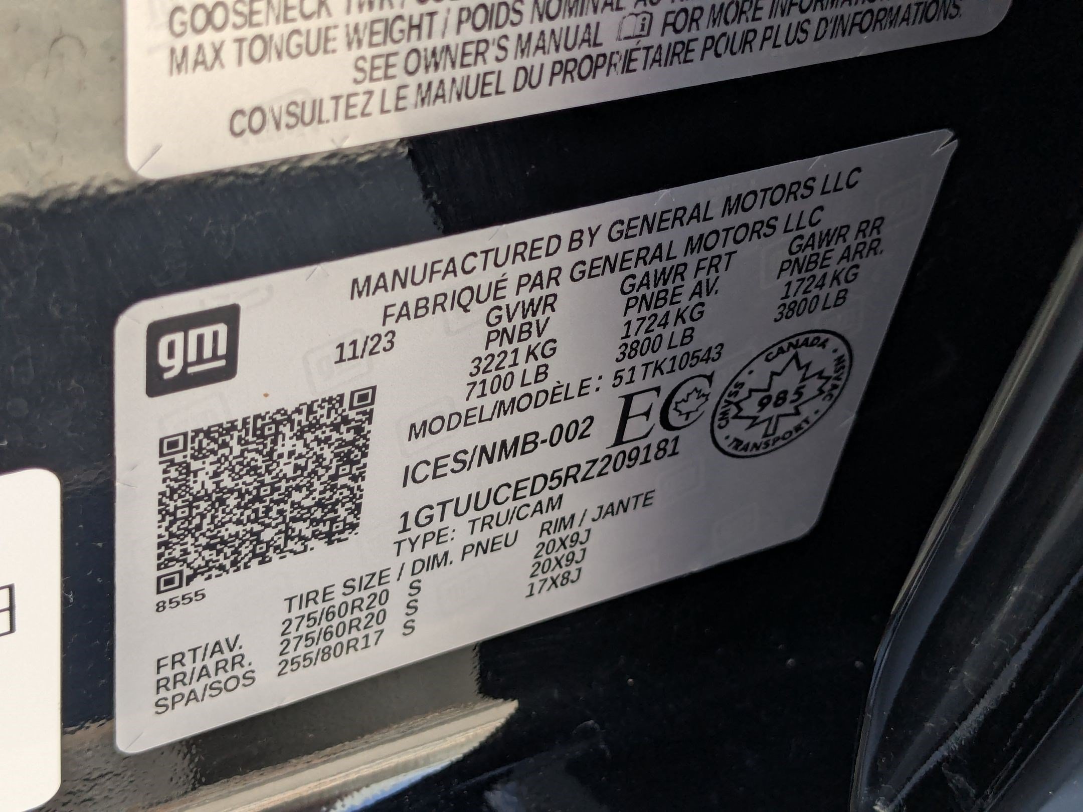 Used 2024 Onyx Black Metallic GMC Elevation image 39