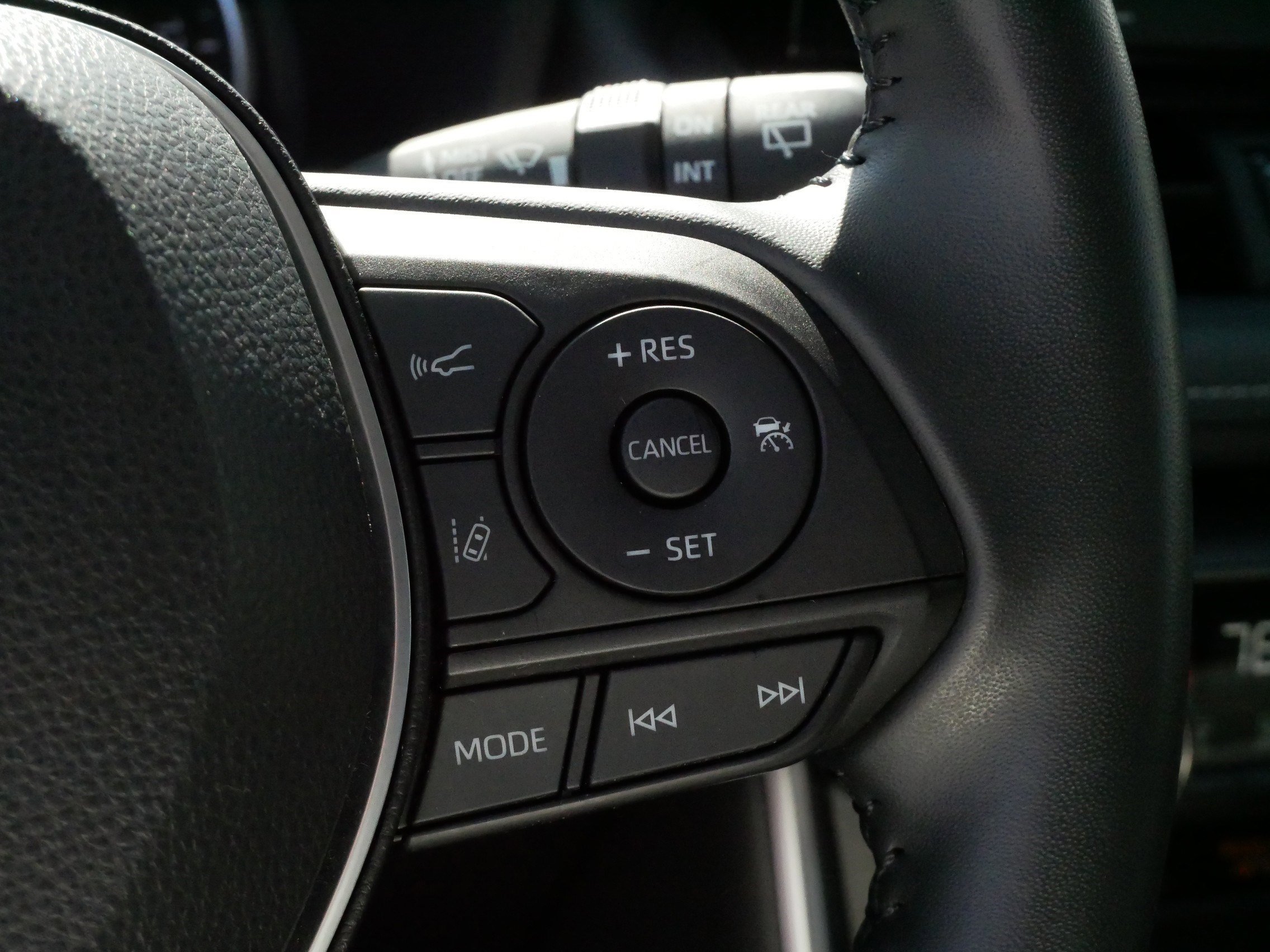 2022 Toyota RAV4 XLE Premium - Photo 25