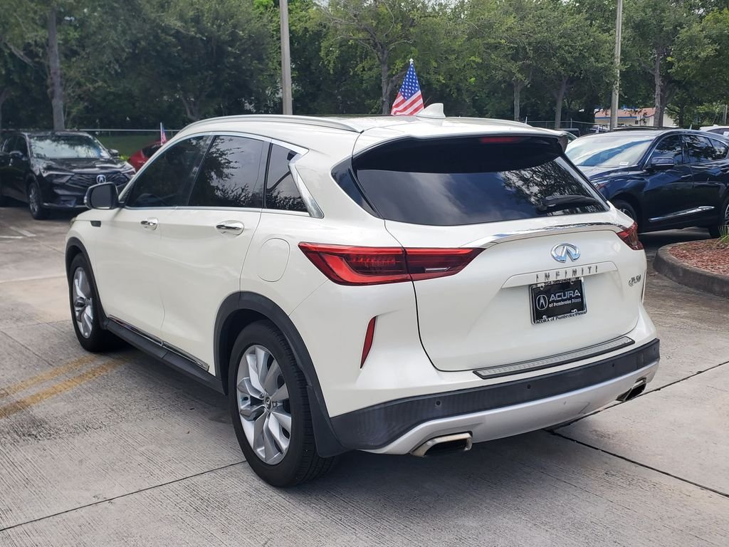 Used 2019 White INFINITI ESSENTIAL image 5