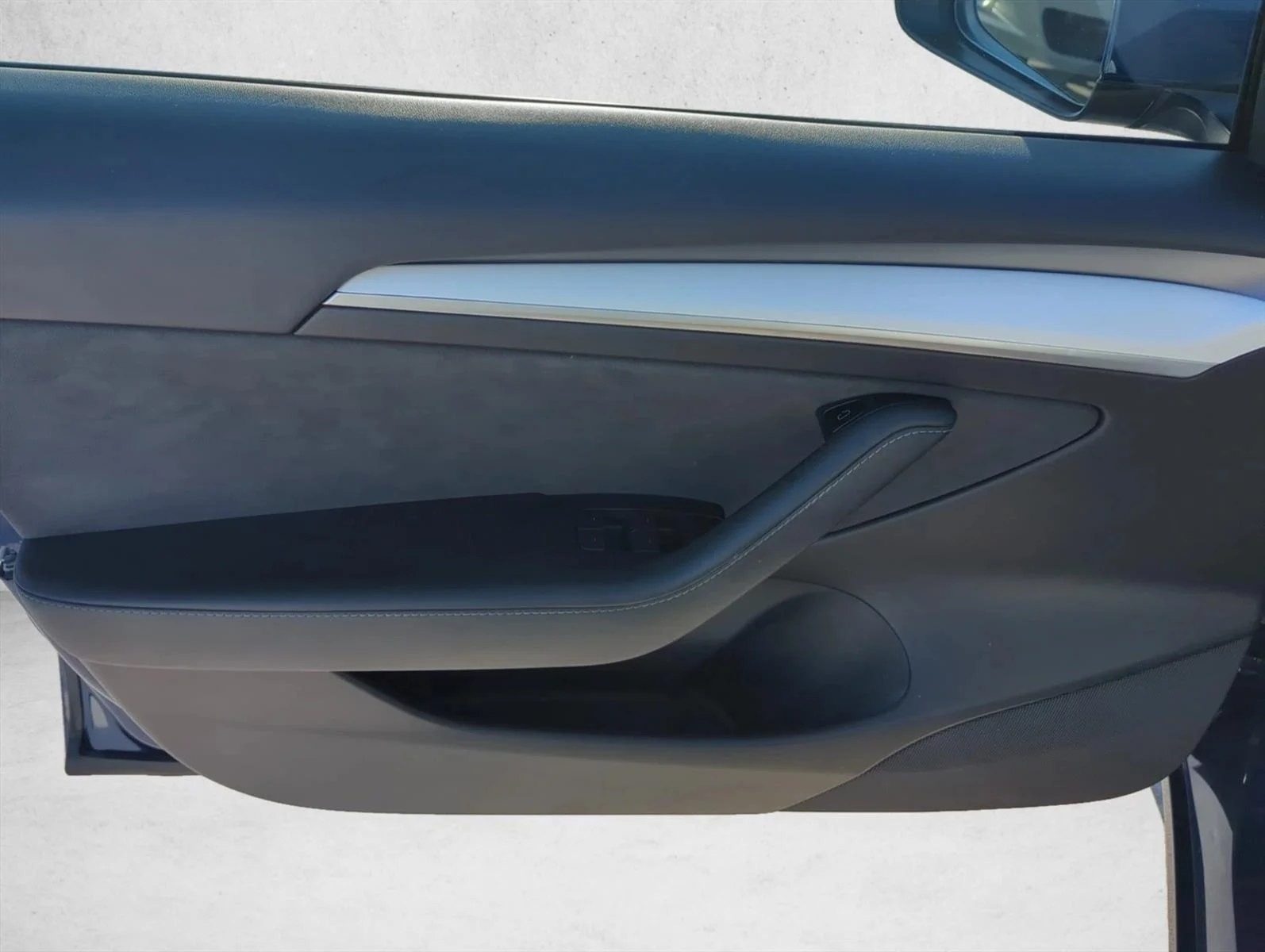Used 2022 Blue Tesla Long Range image 10
