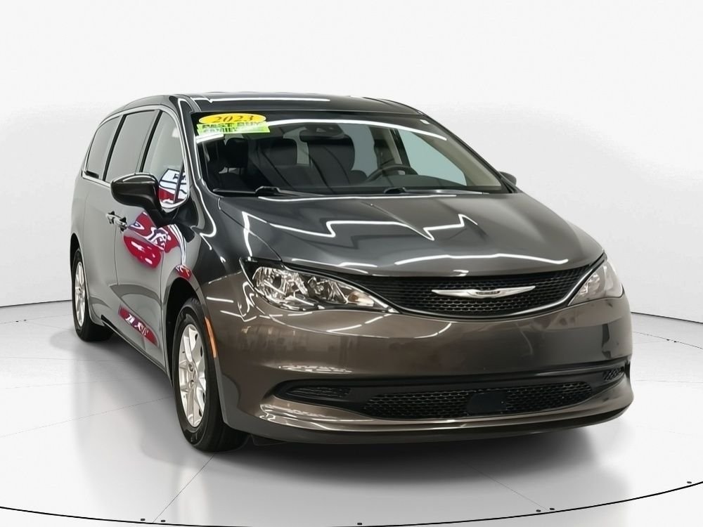 2023 Chrysler Voyager LX's photo