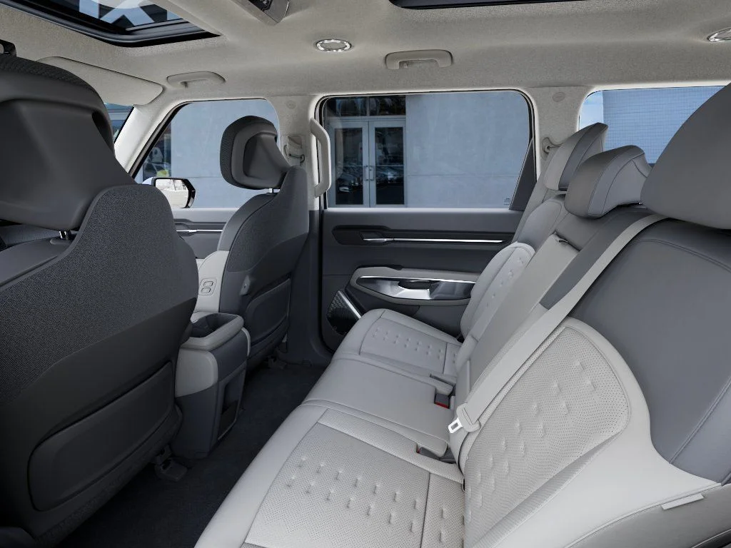 New 2026 Glacial White Pearl Kia Wind AWD image 18