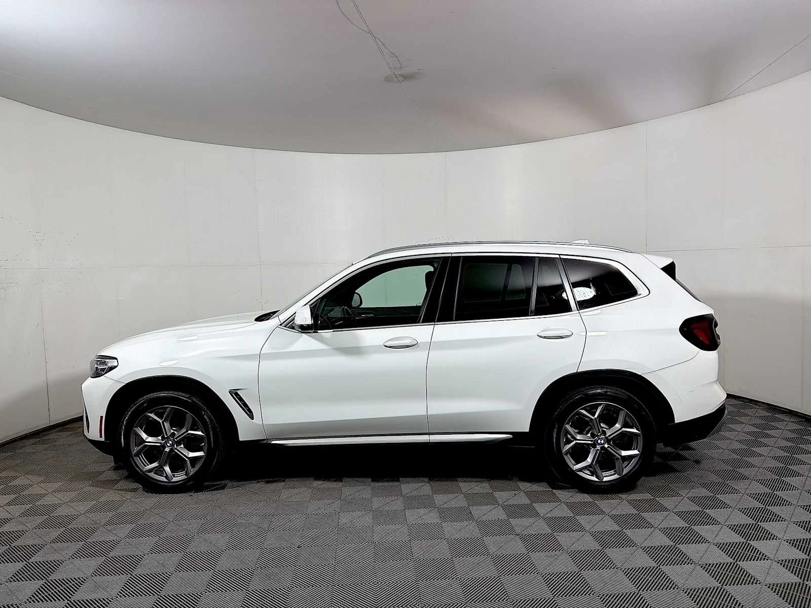 Certified Used 2024 Alpine White BMW xDrive30i image 4