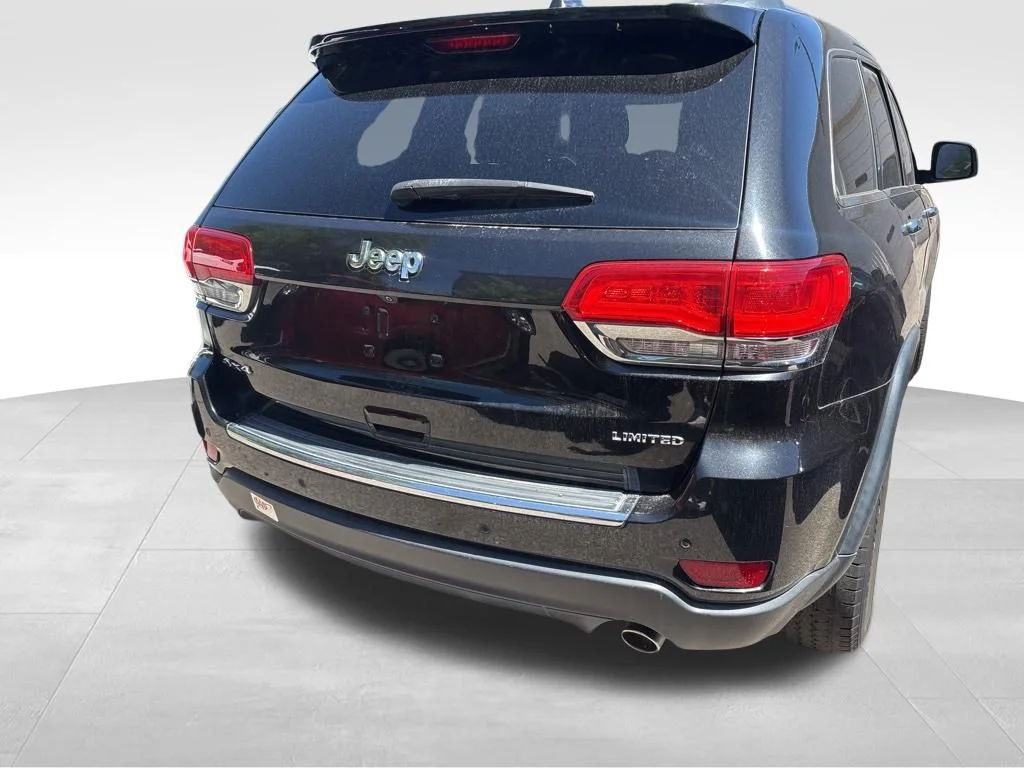 Used 2015 Black Jeep Limited image 12
