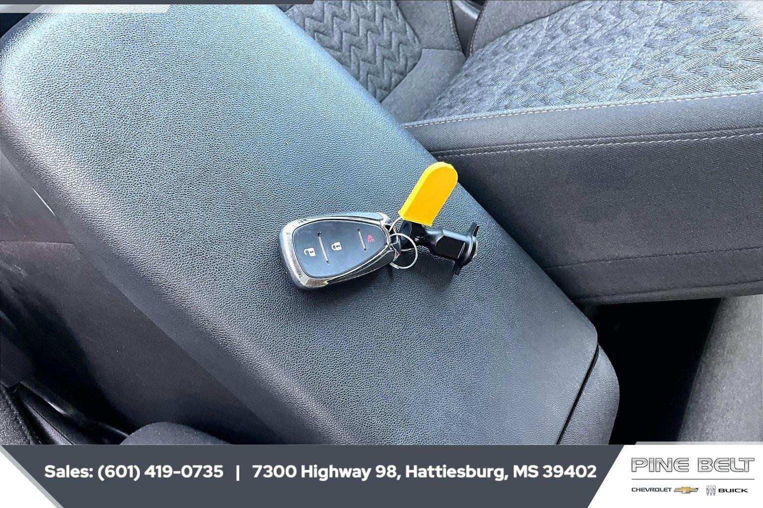 Used 2022 Summit White Chevrolet LT image 9