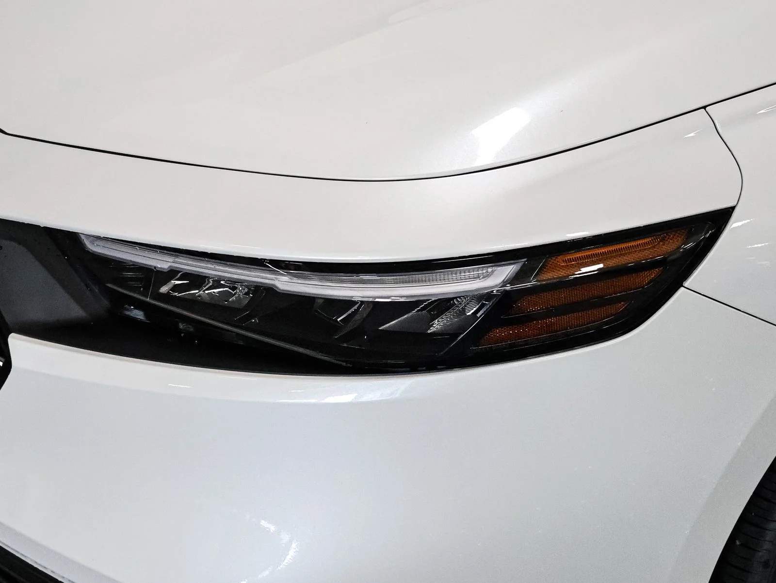 New 2026 Platinum White Pearl Honda LX image 14