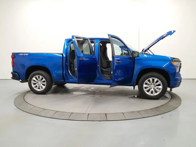 Used 2023 Blue Chevrolet Custom image 16