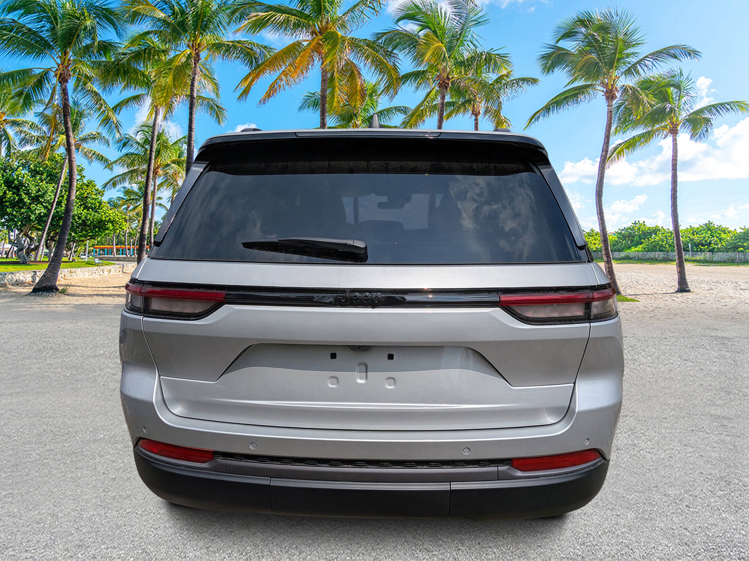 New 2026 Silver Zynith Exterior Paint Jeep Limited image 4