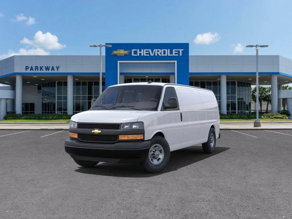 New 2025 Summit White Chevrolet WT image 8